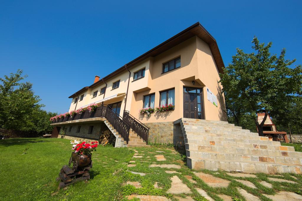 Miza Guest House Shtarkelovo Gnezdo Exterior photo